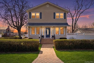 /international/us/197-s-4th-street-lindenhurst-ny-110107337332/