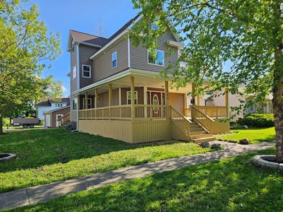 /international/us/215-e-sale-street-tuscola-il-110104515486/