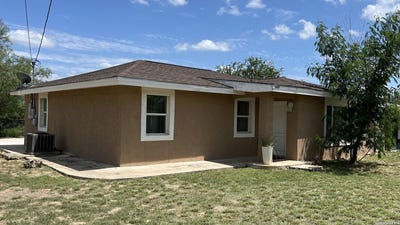 /international/us/1305-n-1st-carrizo-springs-tx-110105088169/