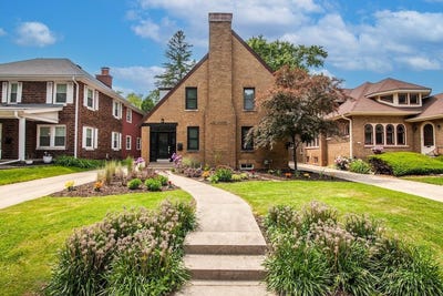 /international/us/1853-n-83rd-st-wauwatosa-wi-110100354679/?lang=en