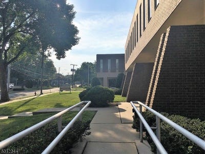 /international/us/27-bleeker-st-millburn-twp-nj-110094490262/