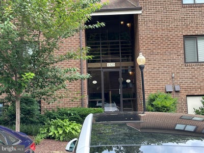 /international/us/1523-northgate-square-reston-va-110108019430/