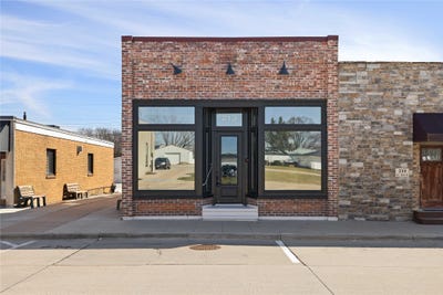 /international/us/213-se-main-street-grimes-ia-110098337158/