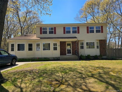 /international/us/92-hawthorne-street-mastic-ny-110107799321/