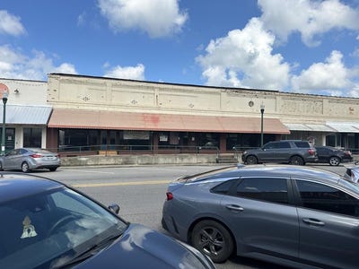 /international/us/111-south-main-street-brundidge-al-110100687914/