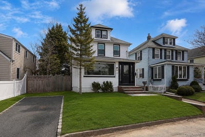 /international/us/24-high-street-locust-valley-ny-110108474294/