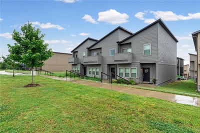 /international/us/2176-w-moore-lane-fayetteville-ar-110108196506/