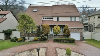 /international/us/439-saint-andrews-road-staten-island-ny-110107303821/