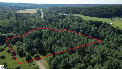/international/us/15-s-westview-drive-empire-mi-110107476503/