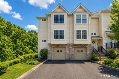/international/us/32-crows-nest-lane-danbury-ct-110109159806/