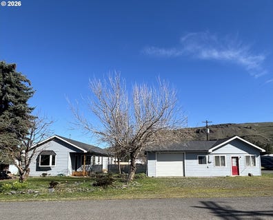 /international/us/107-w-2nd-st-wallowa-or-110107285243/