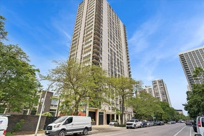/international/us/1355-n-sandburg-terrace-chicago-il-110108582343/
