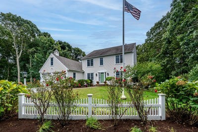 /international/us/93-avon-road-yarmouth-port-ma-110110376098/
