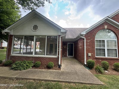/international/us/8021-st-andrews-village-dr-louisville-ky-110100815097/
