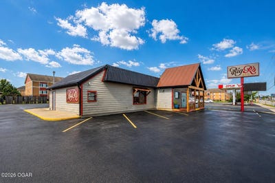 /international/us/1220-e-15th-street-joplin-mo-110107896011/