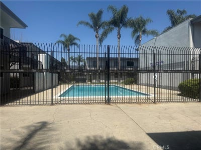 /international/us/5500-ackerfield-long-beach-ca-110107016249/