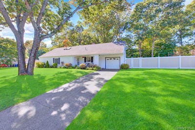 /international/us/14-campus-lane-ronkonkoma-ny-110120134577/