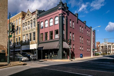 /international/us/2-n-central-ave-staunton-va-110104825169/