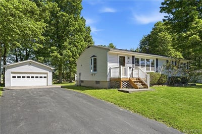 /international/us/34-crescent-drive-akron-ny-110108479655/