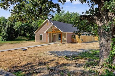 /international/us/509-milam-street-hearne-tx-110108304481/