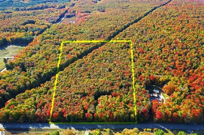 /international/us/7189-county-road-571-kalkaska-mi-110101011734/