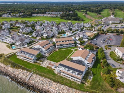 /international/us/94-shore-drive-w-mashpee-ma-110120613992/