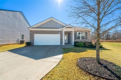 /international/us/5480-barberry-avenue-oakwood-ga-110105882768/