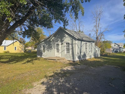 /international/us/1020-division-street-cheboygan-mi-110120456964/