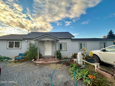 /international/us/1504-s-14th-st-yakima-wa-110103482453/