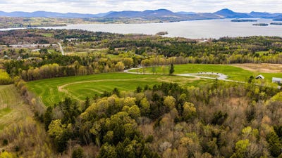 /international/us/shattuck-hill-road-derby-vt-110108167434/