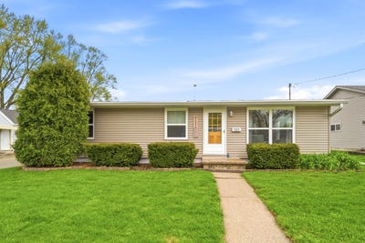 /international/us/920-n-lark-street-oshkosh-wi-110107688634/