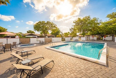 /international/us/6375-w-pinehurst-cir-tamarac-fl-110106783854/