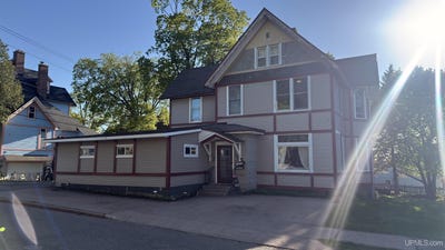 /international/us/115-oak-st-ishpeming-mi-110108386427/