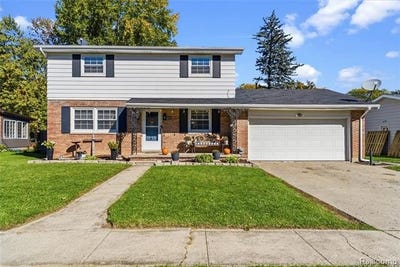 /international/us/1019-clearview-drive-flushing-mi-110120455143/