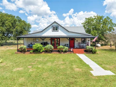 /international/us/2666-county-road-247-moulton-tx-110107405955/