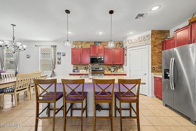 /international/us/7373-n-123rd-drive-glendale-az-110108581969/