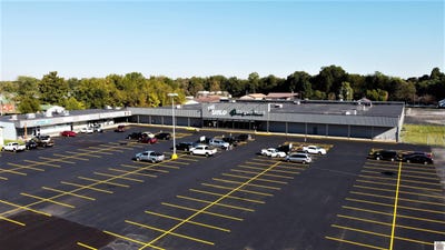 /international/us/1927-irvin-cobb-drive-space-2c-paducah-ky-110107517639/