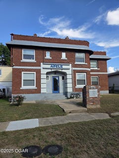 /international/us/215-219-n-sergeant-ave-joplin-mo-110102450612/