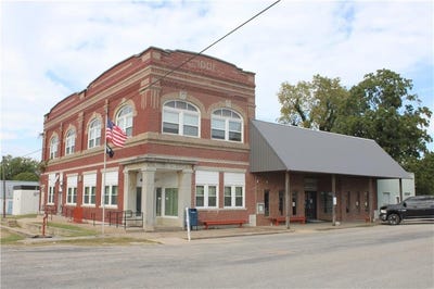 /international/us/102-n-commercial-street-kincaid-ks-110102753190/