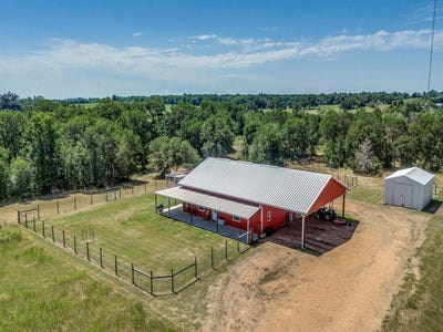 /international/us/1745-county-road-103-rd-paige-tx-110099901332/