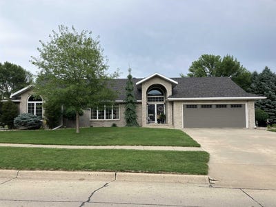 /international/us/601-lincoln-ave-se-orange-city-ia-110100561306/