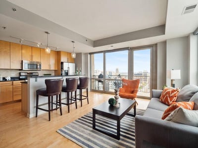 /international/us/929-portland-avenue-minneapolis-mn-110108220839/