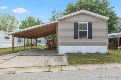 /international/us/927-w-lake-drive-fremont-mi-110100898500/