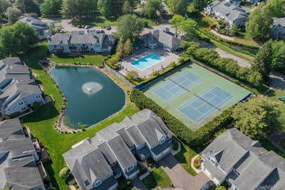 /international/us/30-lakebridge-drive-s-kings-park-ny-110108297531/