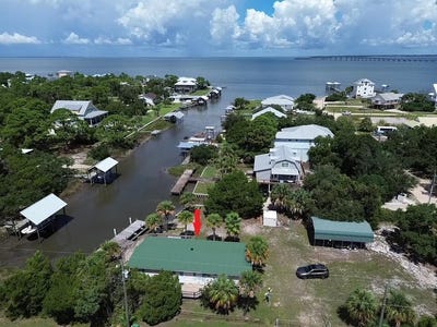 /international/us/525-w-bay-shore-dr-st-george-island-fl-110110010412/