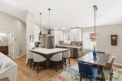/international/us/11-c-heather-way-candler-nc-110103796026/