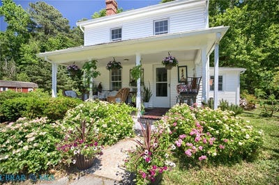 /international/us/160-holly-point-road-mathews-va-110108874671/