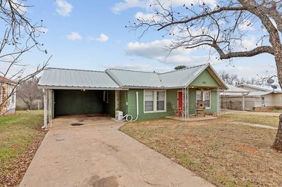 /international/us/511-s-live-oak-st-mason-tx-110108931296/