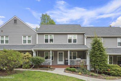 /international/us/880-east-st-lee-ma-110108090867/