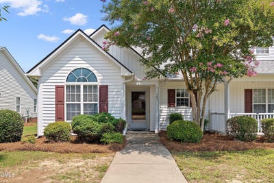/international/us/585-pinecroft-drive-clayton-nc-110109420236/